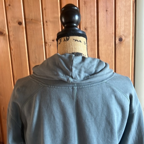 Asymmetrical Sweatshirt - Picture 6 of 7